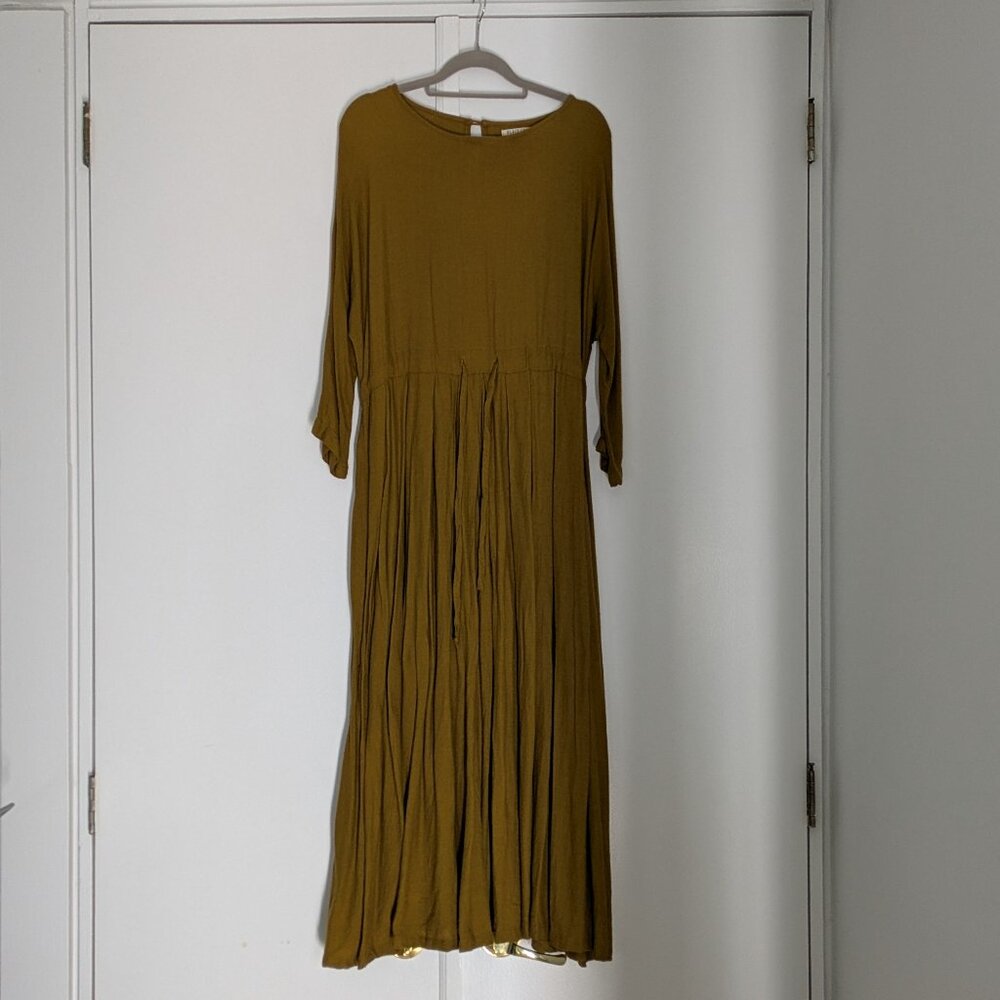 Black Crane - Pleated Dress - Gold Brown (small)